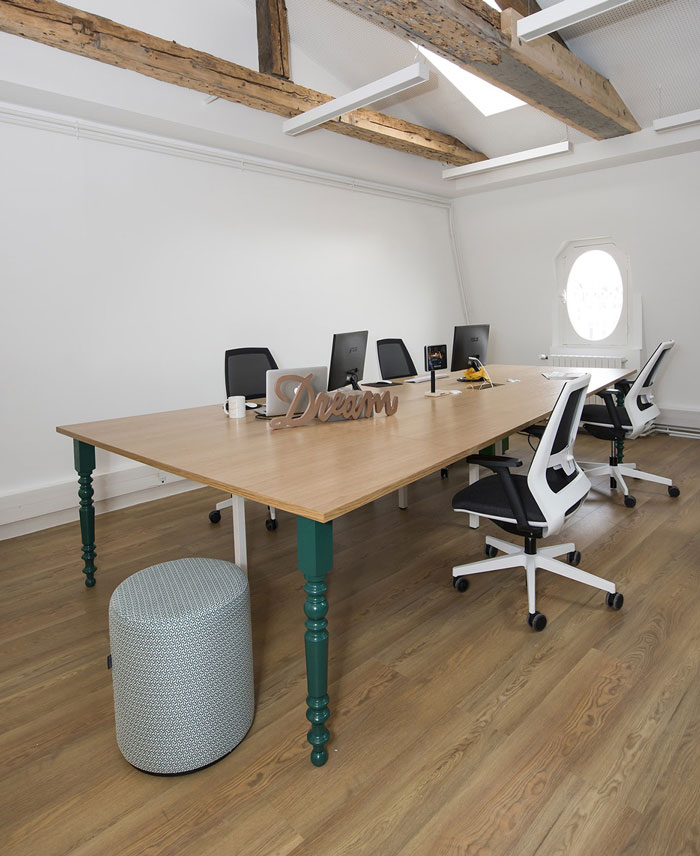 金融公司辦公室辦公區(qū)裝修設(shè)計效果圖