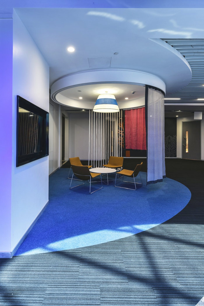 廠房辦公樓接待區(qū)裝修設(shè)計效果圖