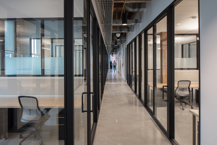 聯(lián)合辦公空間過(guò)道裝修設(shè)計(jì)效果圖