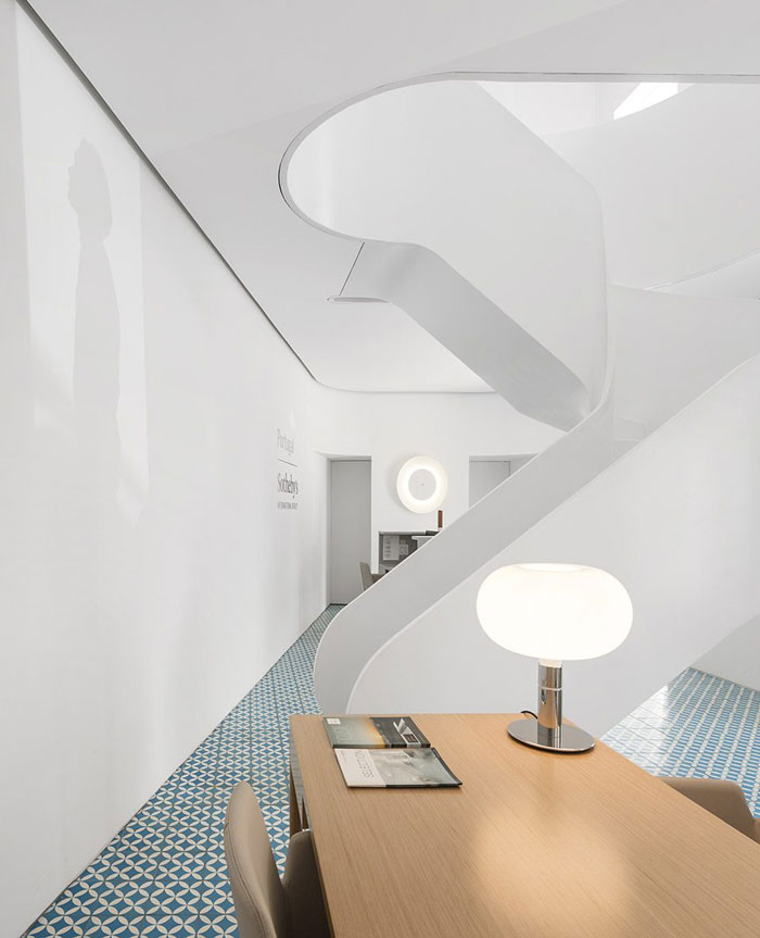 挑高層辦公室進門區(qū)裝修設計效果圖