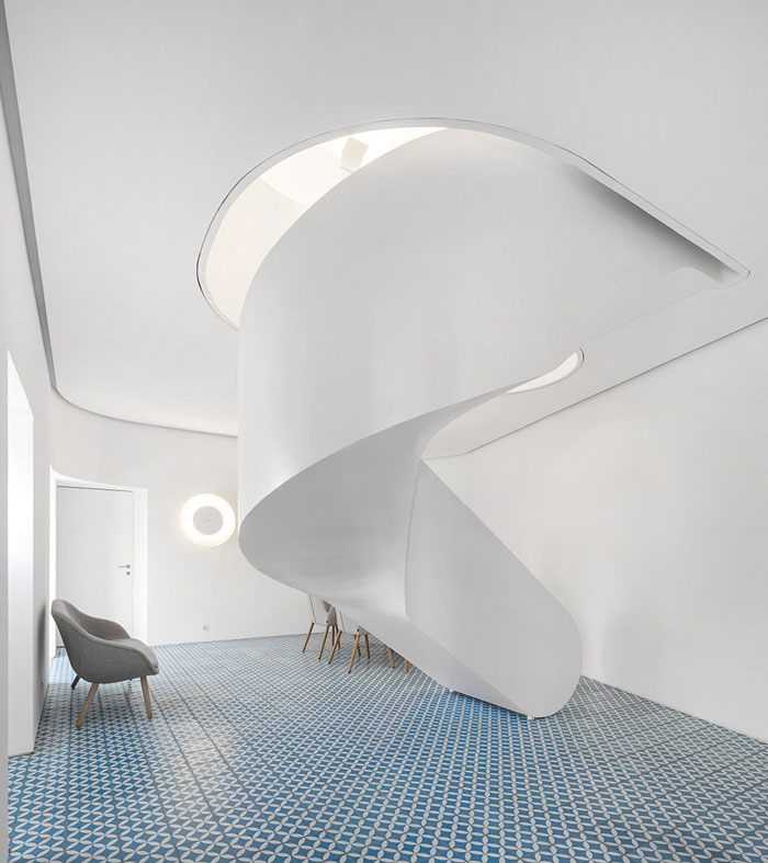 挑高層辦公室交流區(qū)裝修設計效果圖